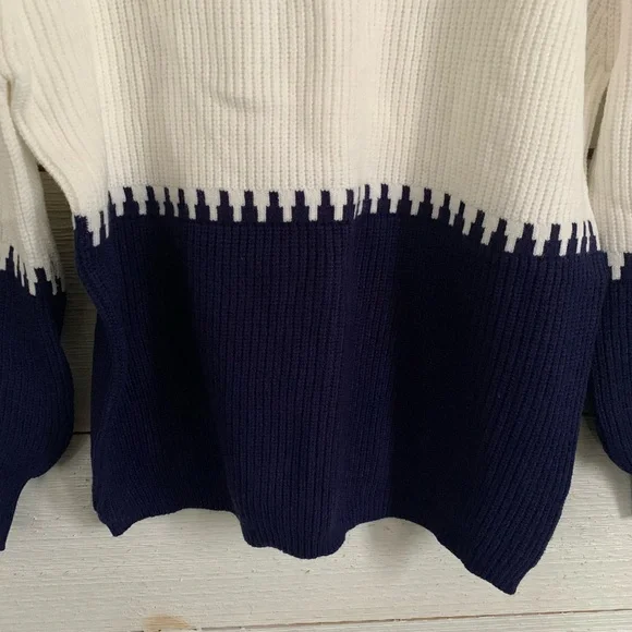 *NEW* Navy and White Women's Sweater. Size Large - Picture 3 of 11